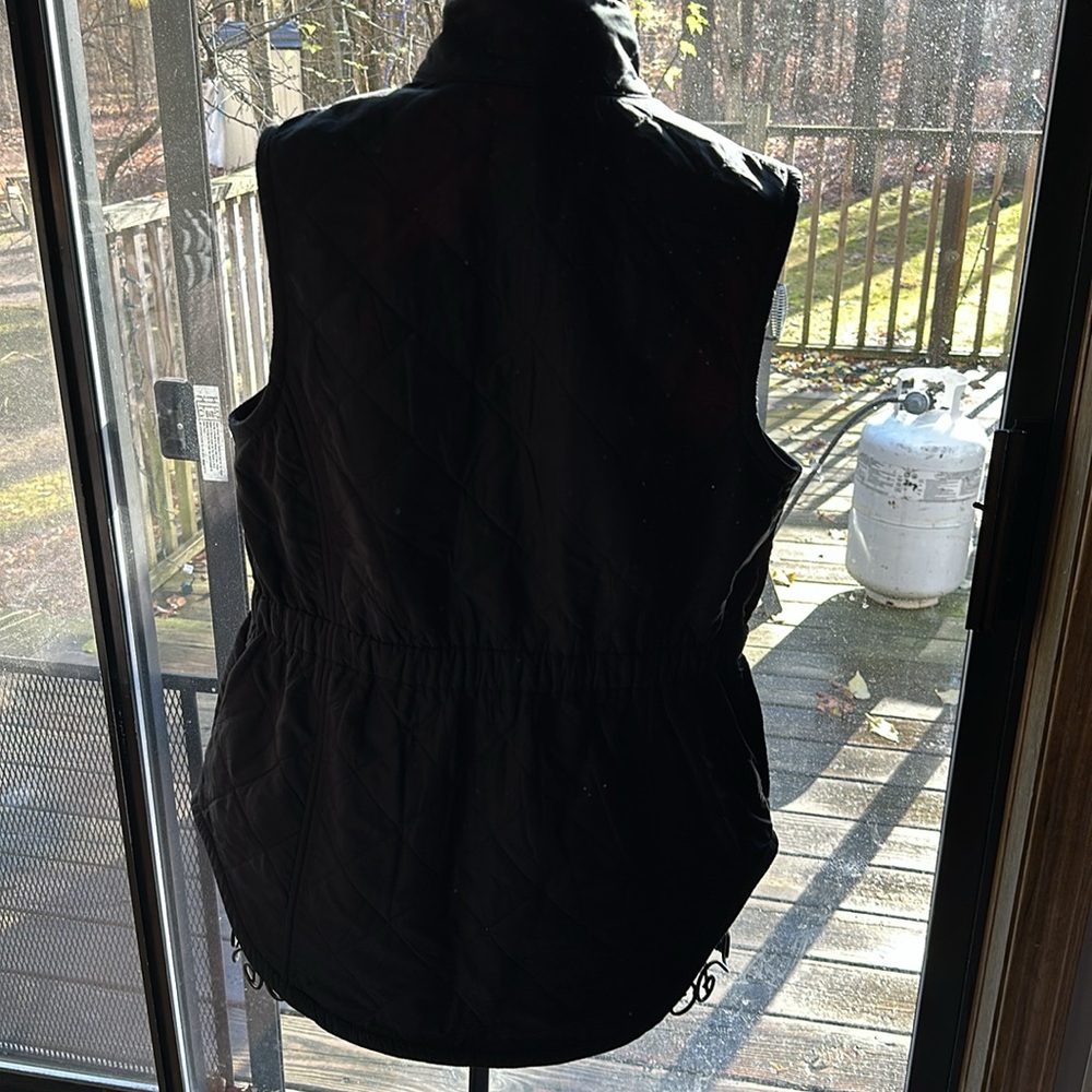 Black Quilted Vest - Picture 6 of 7